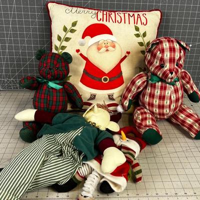 X-Mas Stuffies and a pillow (5 Pieces) 