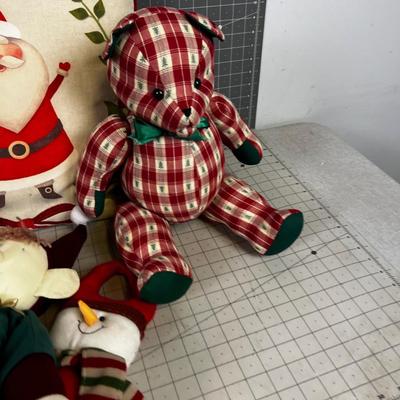 X-Mas Stuffies and a pillow (5 Pieces) 