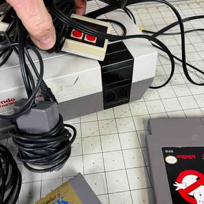 Nintendo Entertainment System NES-001  With Games and Controllers 