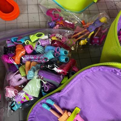 The Whole Poly Pockets Play set