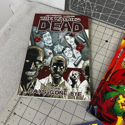 Mixed Lot of Graphic Novel Comics HELL! 