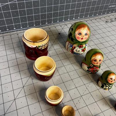 Russian Nesting Doll - 5 Deep Red & Green with Kitten