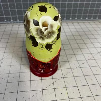 Russian Nesting Doll - 5 Deep Red & Green with Kitten