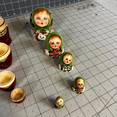 Russian Nesting Doll - 5 Deep Red & Green with Kitten