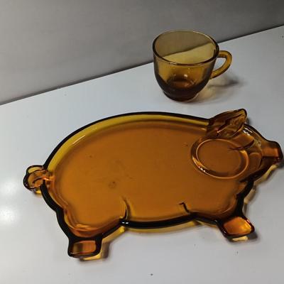 Tiara Exclusive 10091 Amber glass pig plate snack set with mugs