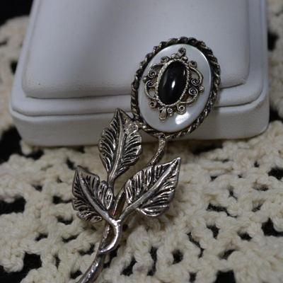 Matching 925 Sterling Earrings & Brooch with Mother of Pearl & Onyx 16.3g
