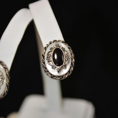 Matching 925 Sterling Earrings & Brooch with Mother of Pearl & Onyx 16.3g