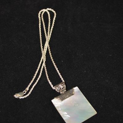 925 Sterling Chain with 925 & Mother of Pearl Pendant 20", 18.0g