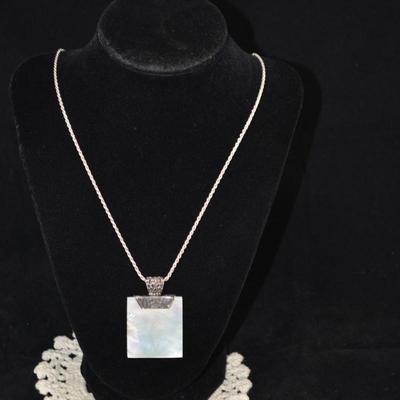 925 Sterling Chain with 925 & Mother of Pearl Pendant 20", 18.0g