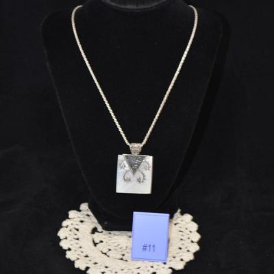 925 Sterling Chain with 925 & Mother of Pearl Pendant 20", 18.0g