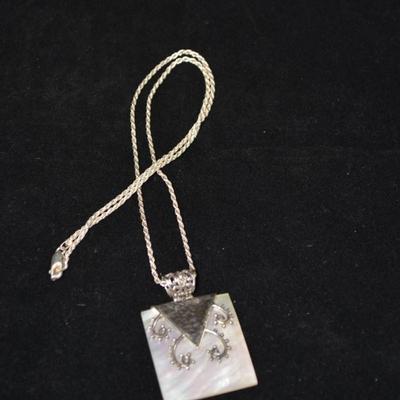 925 Sterling Chain with 925 & Mother of Pearl Pendant 20", 18.0g