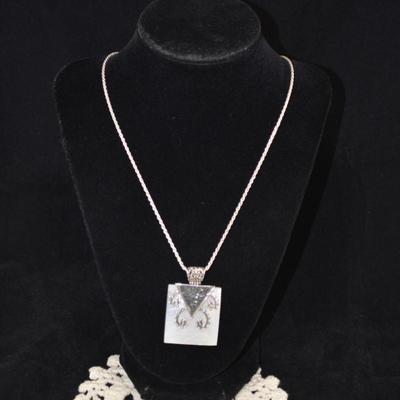 925 Sterling Chain with 925 & Mother of Pearl Pendant 20", 18.0g