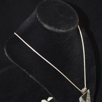 925 Sterling Chain with 925 & Mother of Pearl Pendant 20", 18.0g