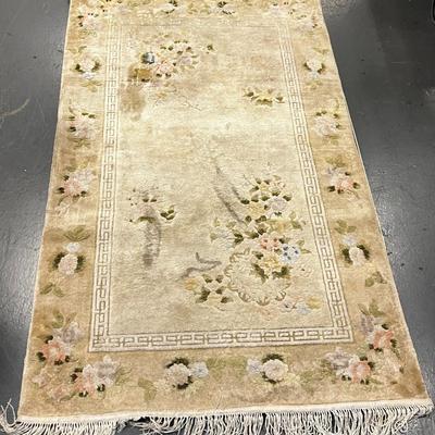Chinese Rug Hand Knotted. White / Taupe Colors. 