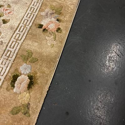 Chinese Rug Hand Knotted. White / Taupe Colors. 