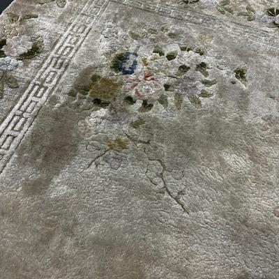 Chinese Rug Hand Knotted. White / Taupe Colors. 