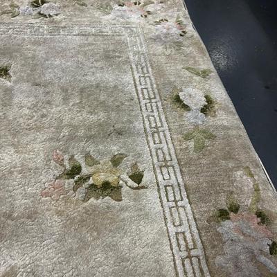 Chinese Rug Hand Knotted. White / Taupe Colors. 