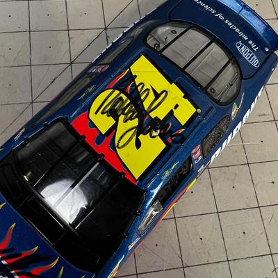 DUPONT with 2 Signatures No. 24 Jeff Gordan 