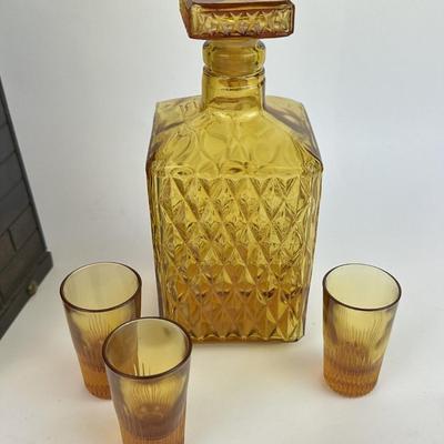  GOTHIC MEDIEVAL CASTLE DECANTER SET