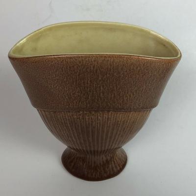 mcm RED WING POTTERY BELLE LINE FAN VASE 874 1960s