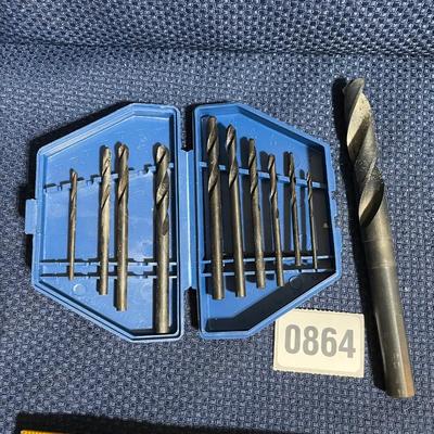 Asst of drill bits