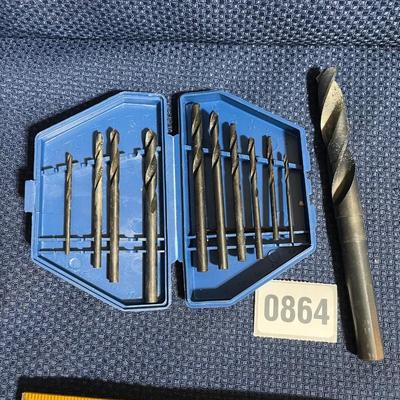 Asst of drill bits