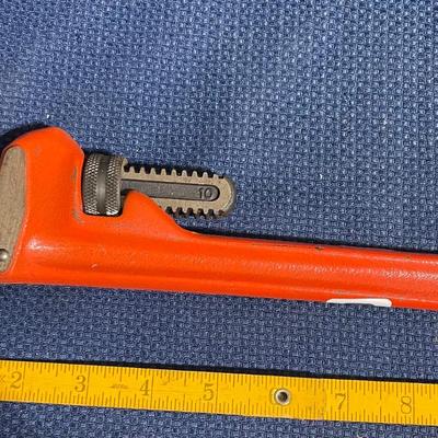 Pipe wrench