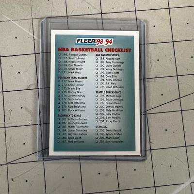Collectible Sports Cards:  FLEER '93-94 Basketball Checklist Card