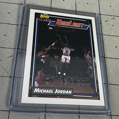 Collectible Sports Cards: Michael Jordan 1992 Topps Highlife 
