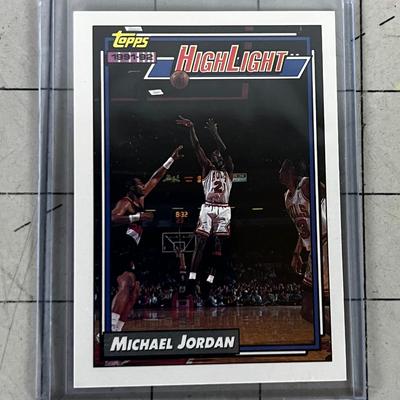 Collectible Sports Cards: Michael Jordan 1992 Topps Highlife 