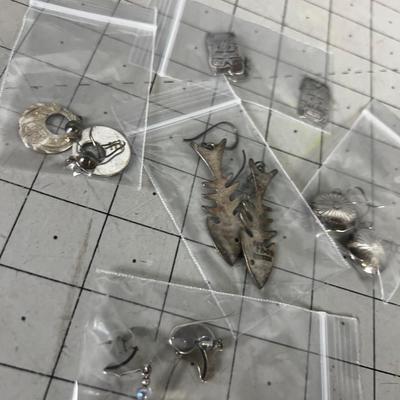 (5) 925 pieced Earrings 