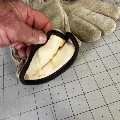 Men's Size Medium Leather and Thinsulate Work Gloves