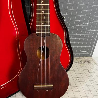 Maxi Tone Ukulele w/ Case