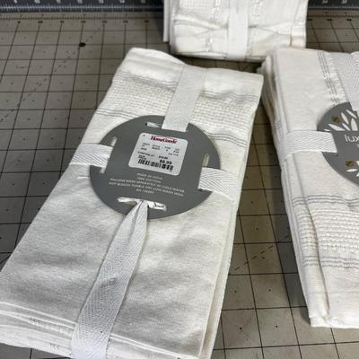LUX Habitat NEW LOVELY Napkins. (12) NEW 