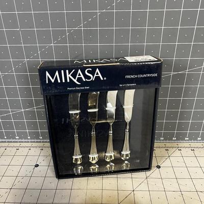Mikasa 2 Sets of 4 NEW in the BOX SPREADERS 