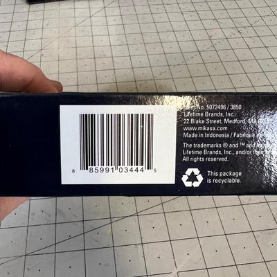 Mikasa 2 Sets of 4 NEW in the BOX SPREADERS 