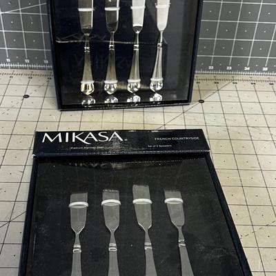Mikasa 2 Sets of 4 NEW in the BOX SPREADERS 