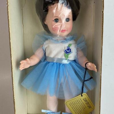  vintage EFFANBEE DAY BY DAY COLLECTION TUESDAY'S CHILD DOLL 1402 