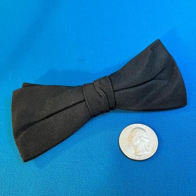VINTAGE BLACK GABARDINE MENS CLIP-ON BOW TIE