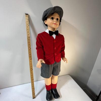 REALISTIC LITTLE BOY MANNEQUIN IN CUTE SHORTS, JACKET & CAP