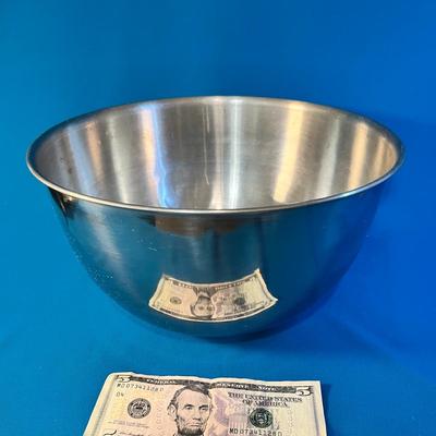 LARGE STAINLESS STEEL BOWL