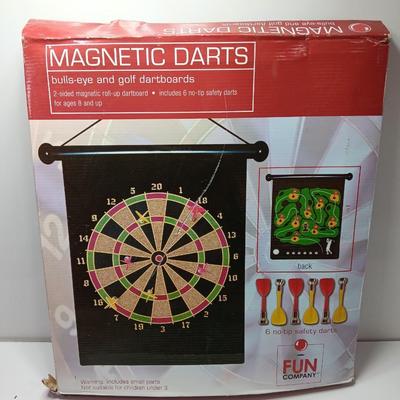 Magnetic Dart board with darts Bullseye and Golf darts
