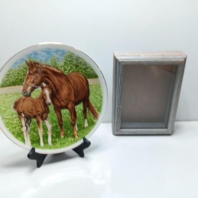8" Berkshire English bone China collectible horse plate and small barnwood framed shadow box / display case