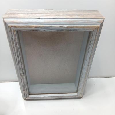 8" Berkshire English bone China collectible horse plate and small barnwood framed shadow box / display case
