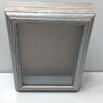 8" Berkshire English bone China collectible horse plate and small barnwood framed shadow box / display case