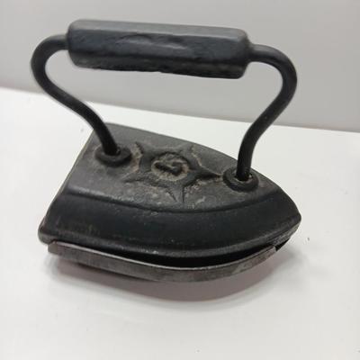 Vintage Antique GENEVA ILL Sad Iron, Flat Iron #7