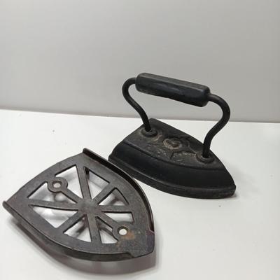 Vintage Antique GENEVA ILL Sad Iron, Flat Iron #7