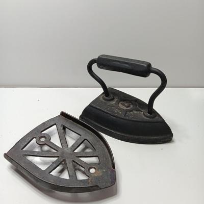 Vintage Antique GENEVA ILL Sad Iron, Flat Iron #7