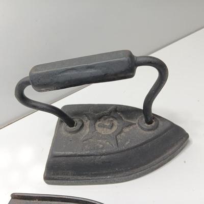 Vintage Antique GENEVA ILL Sad Iron, Flat Iron #7