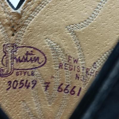 Like New Women's Justin Size 5.5 Western boots with Boot Jack